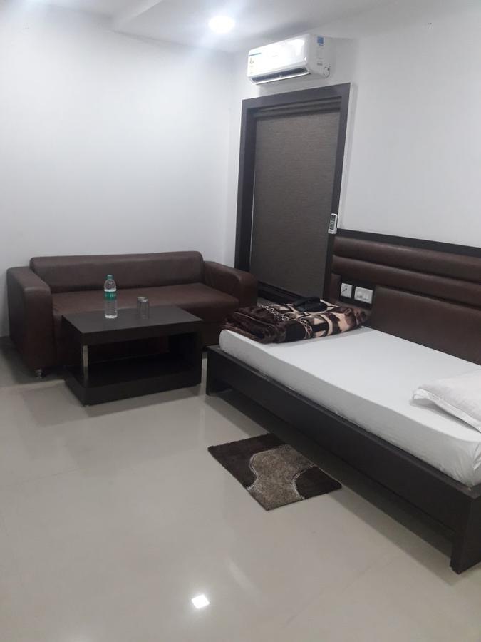 City Surya Hotell Gaya Exteriör bild